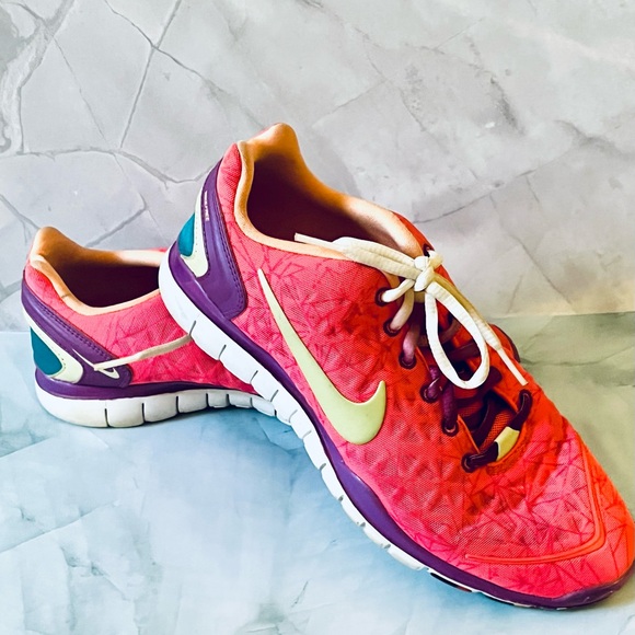 Nike Free TR Fit 2 Breathe Women's Training Shoes - Retro vibes. Hot Punch. - Picture 1 of 6